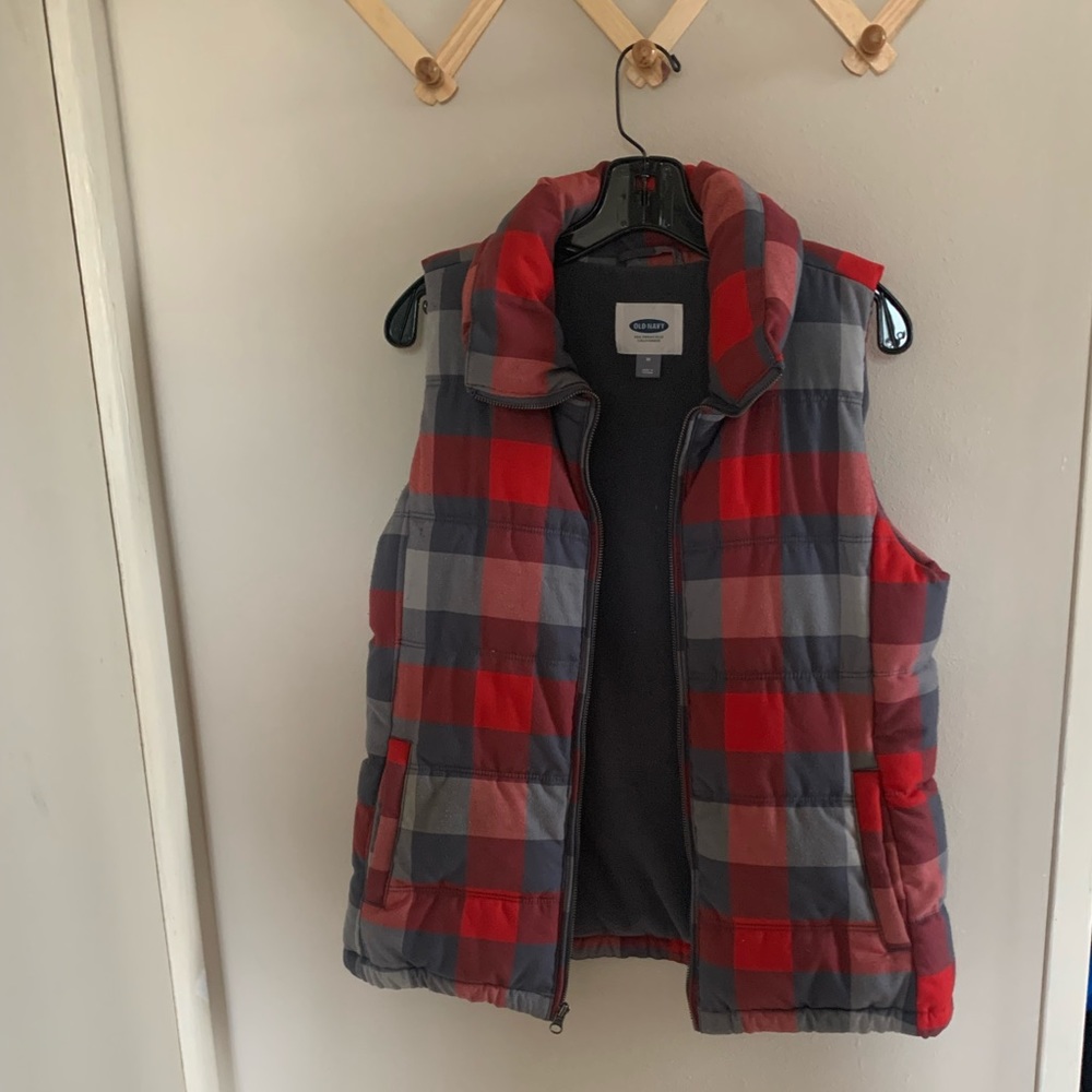 Checkered puffed lined vest.